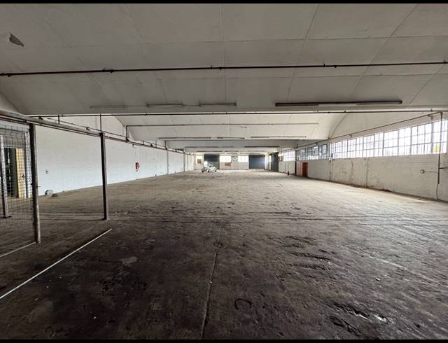 1,399M² WAREHOUSE TO LET IN INDUSTRIA WEST